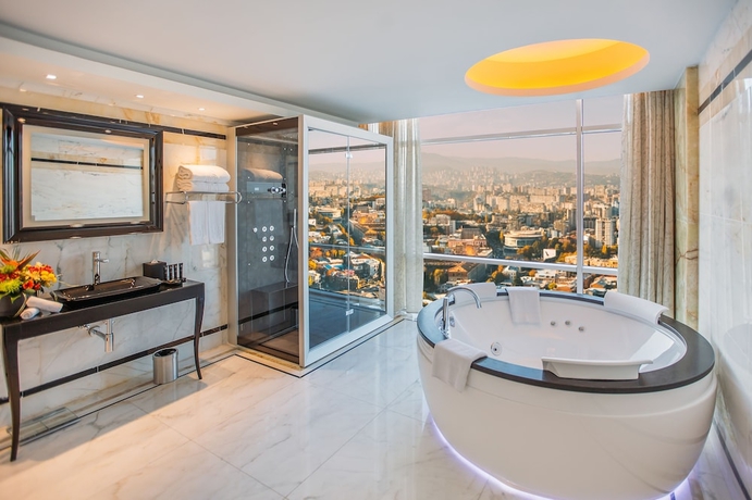 Imagen de la habitación del Hotel The Biltmore Tbilisi. Foto 4