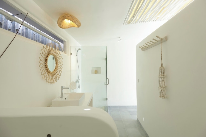 Imagen de la habitación del Hotel The Bingin Beach Villas Bungalow Resort. Foto 16