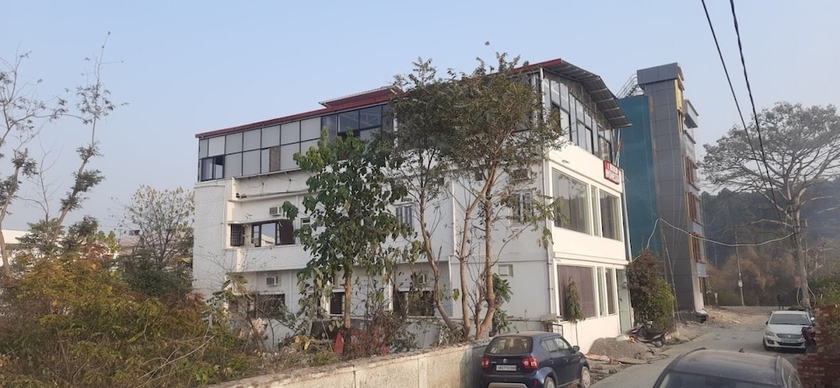 Imagen de los exteriores del Hotel The Bird, Dehradun. Foto 13