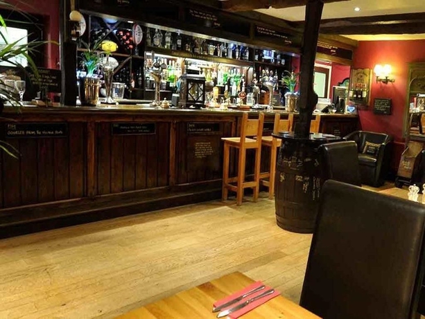 Imagen del bar/restaurante del Hotel The Bird In Hand, White Oak Green. Foto 2