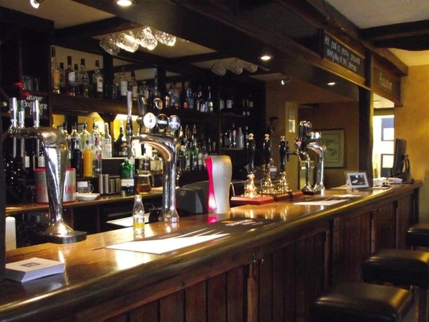 Imagen del bar/restaurante del Hotel The Bird In Hand, White Oak Green. Foto 3