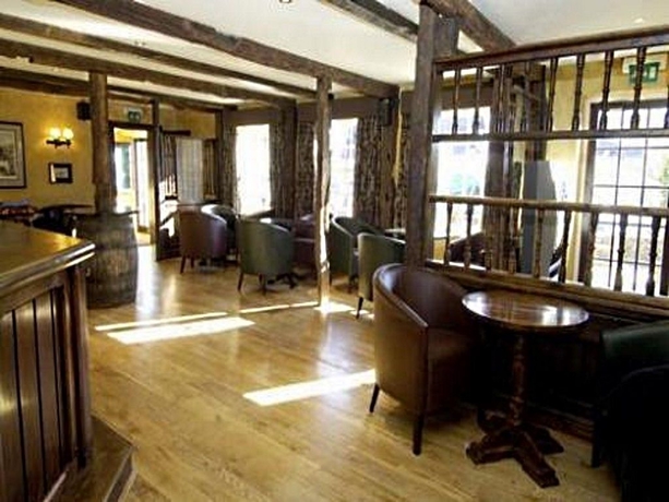Imagen del bar/restaurante del Hotel The Bird In Hand, White Oak Green. Foto 4