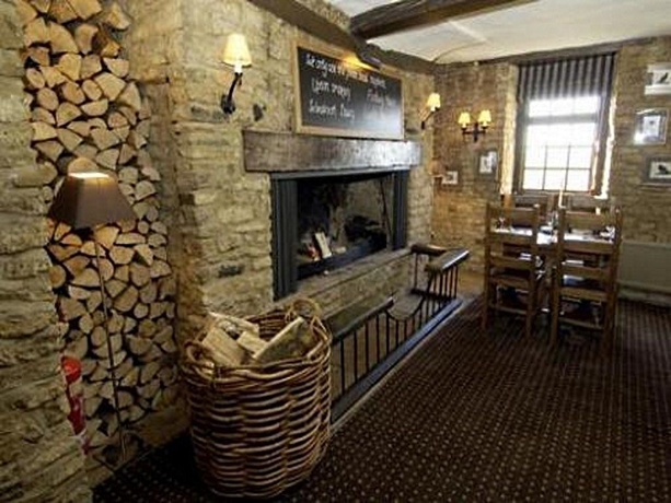 Imagen del bar/restaurante del Hotel The Bird In Hand, White Oak Green. Foto 5
