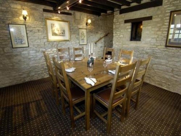 Imagen del bar/restaurante del Hotel The Bird In Hand, White Oak Green. Foto 6