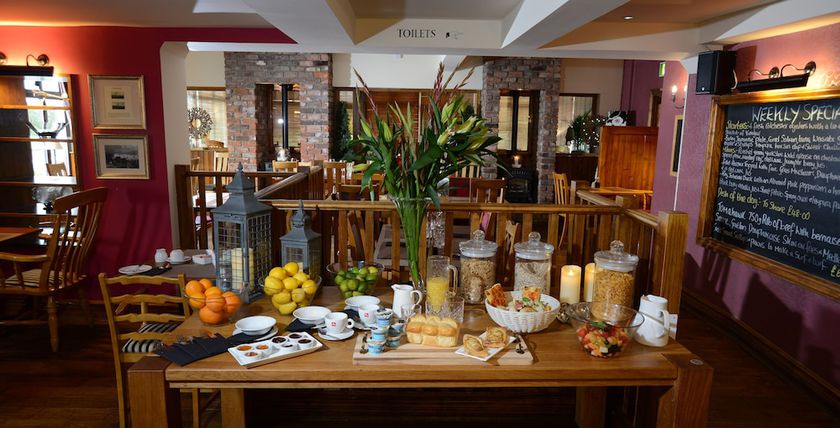 Imagen del bar/restaurante del Hotel The Birley Arms. Foto 5