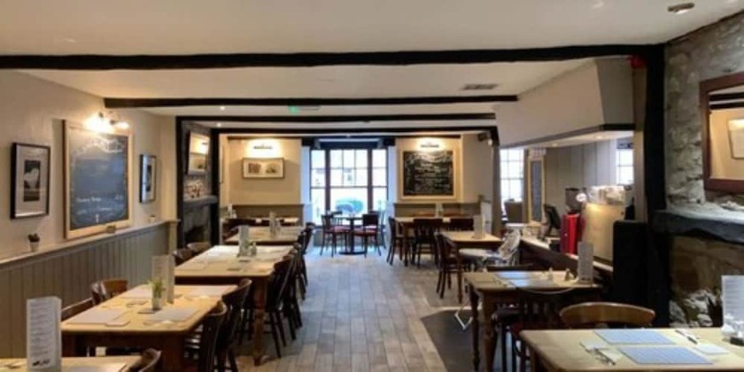 Imagen del bar/restaurante del Hotel The Black Lion Royal. Foto 3