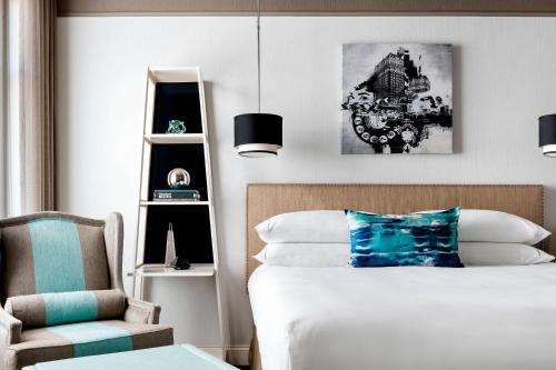 Imagen de la habitación del Hotel The Blackstone, Autograph Collection. Foto 16