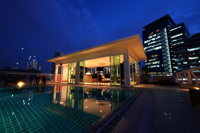 Imagen de la piscina del Hotel The Bless and Residence. Foto 14