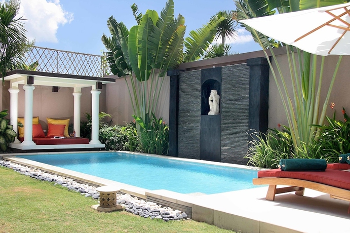 Imagen de la piscina del Hotel The Bli Bli Villas and Spa. Foto 17