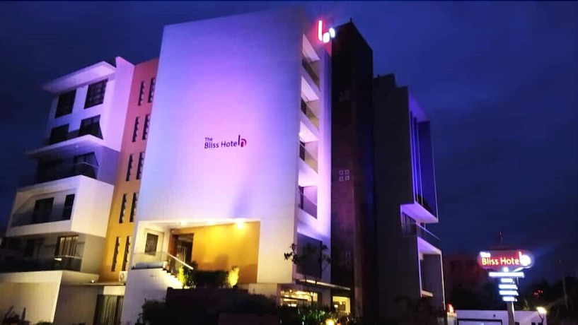 Imagen de los interiores del Hotel The Bliss, Veraval. Foto 10