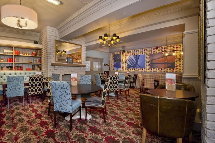 Imagen del bar/restaurante del Hotel The Blue Bell. Foto 7