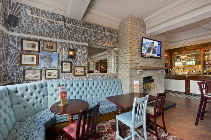 Imagen del bar/restaurante del Hotel The Blue Bell. Foto 9