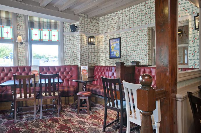 Imagen del bar/restaurante del Hotel The Blue Bell. Foto 10