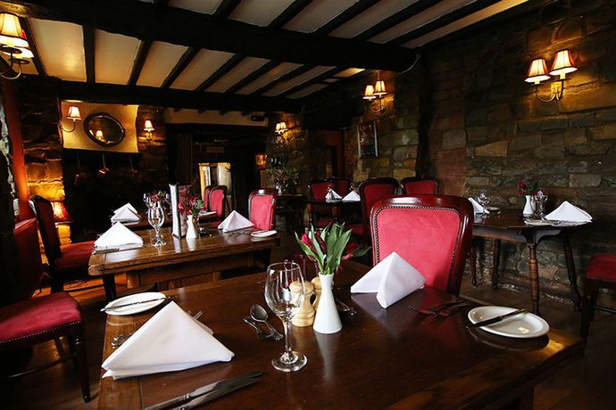 Imagen del bar/restaurante del Hotel The Blue Boar. Foto 4