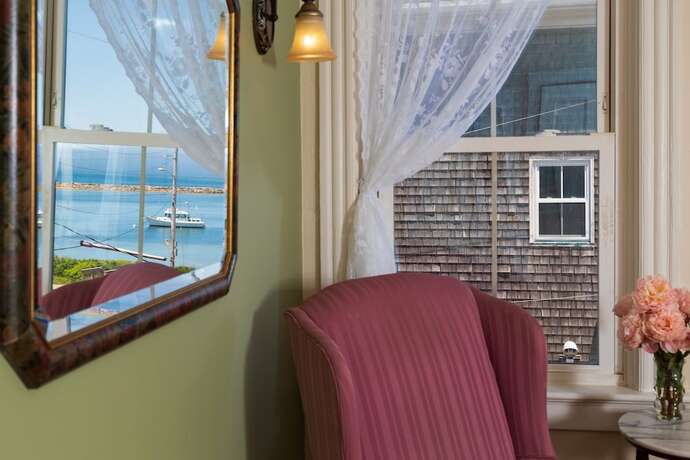 Imagen de la habitación del Hotel The Blue Dory Inn. Foto 11