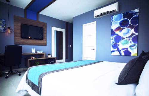 Imagen de la habitación del Hotel The Blue Hotel. Foto 1