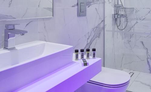 Imagen de la habitación del Hotel The Blue Ivy and Suites. Foto 6