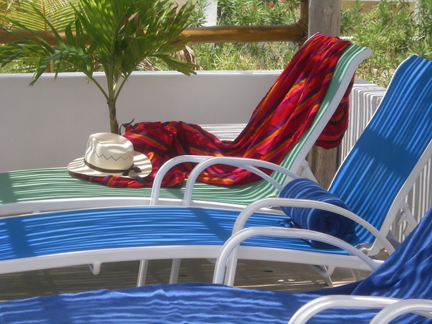 Imagen de la piscina del Hotel The Blue Pearl Suites. Foto 12