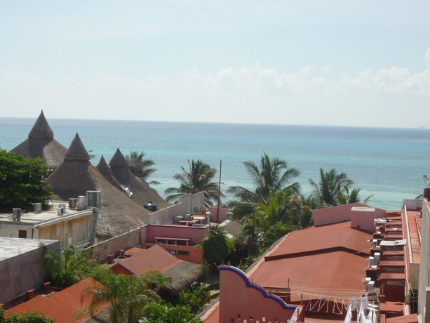 Imagen de los exteriores del Hotel The Blue Pearl Suites. Foto 8