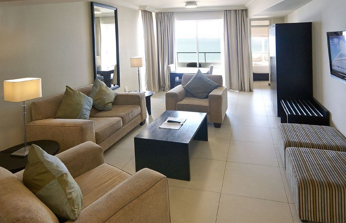 Imagen de los interiores del Hotel The Blue Waters. Foto 15