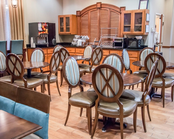 Imagen del bar/restaurante del Hotel The Bluff Savannah Historic, Tapestry Collection By Hilton. Foto 4