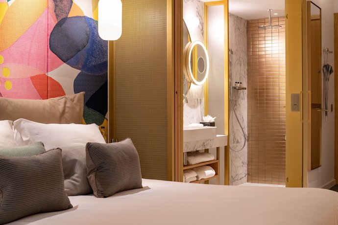 Imagen de la habitación del Hotel The BoTree London, Curio Collection by Hilton. Foto 8