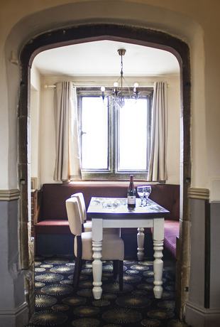 Imagen del bar/restaurante del Hotel The Boars Head. Foto 2