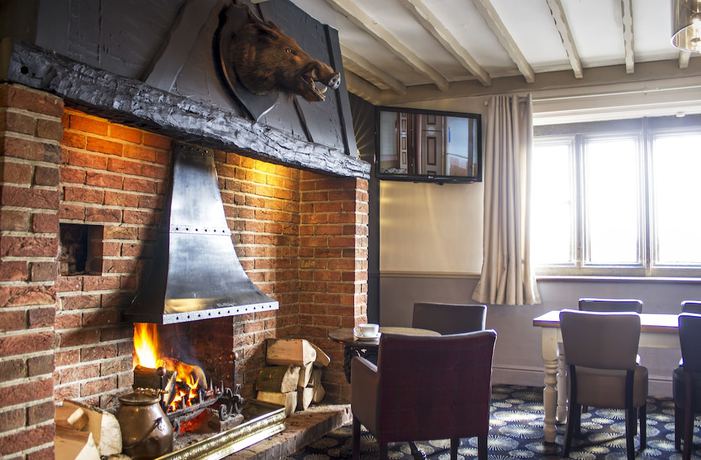 Imagen del bar/restaurante del Hotel The Boars Head. Foto 4