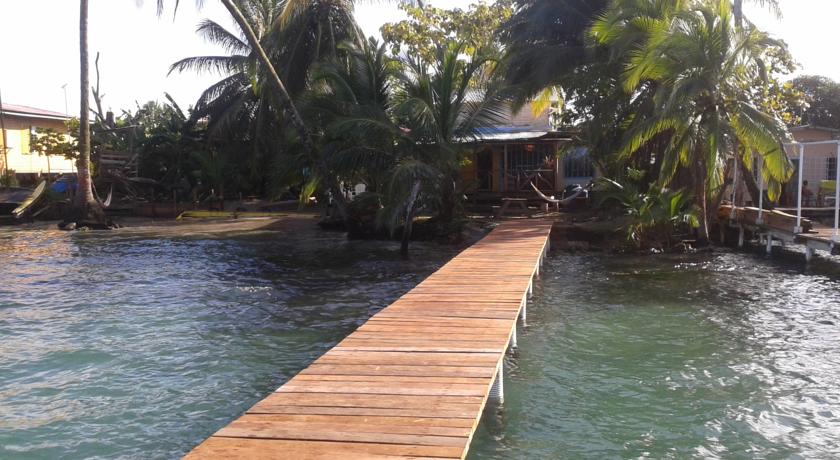 Imagen de los exteriores del Hotel The Bocas Beach House. Foto 6