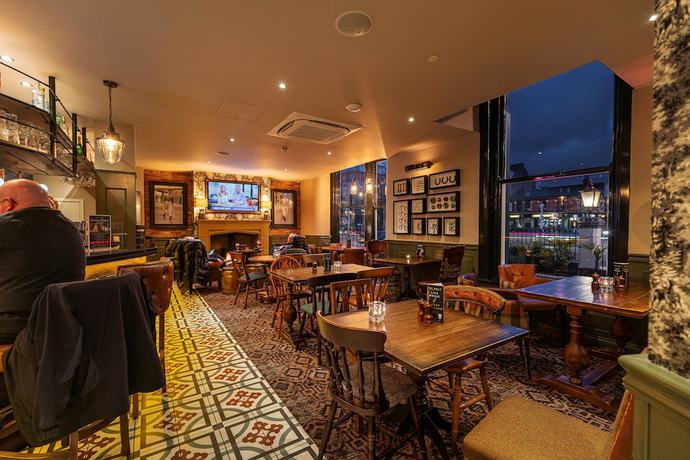 Imagen del bar/restaurante del Hotel The Bold, BW Signature Collection. Foto 2