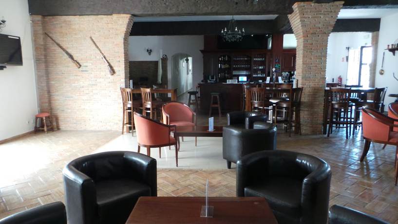 Imagen del bar/restaurante del Hotel The Boliqueime Inn. Foto 9