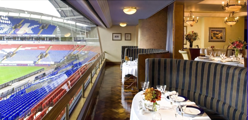 Imagen del bar/restaurante del Hotel The Bolton Stadium Hotel, a member of Radisson Individuals. Foto 5