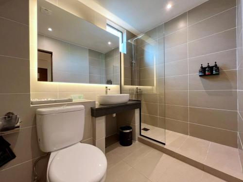 Imagen de la habitación del Hotel The Borneo. Foto 14