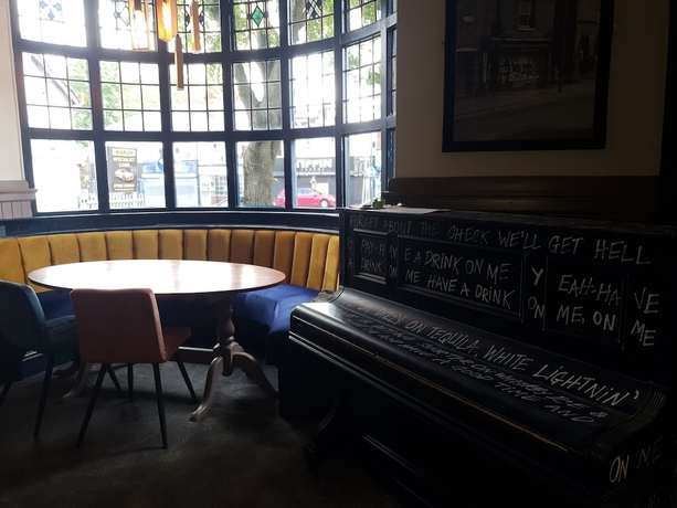 Imagen del bar/restaurante del Hotel The Bournbrook Inn. Foto 3