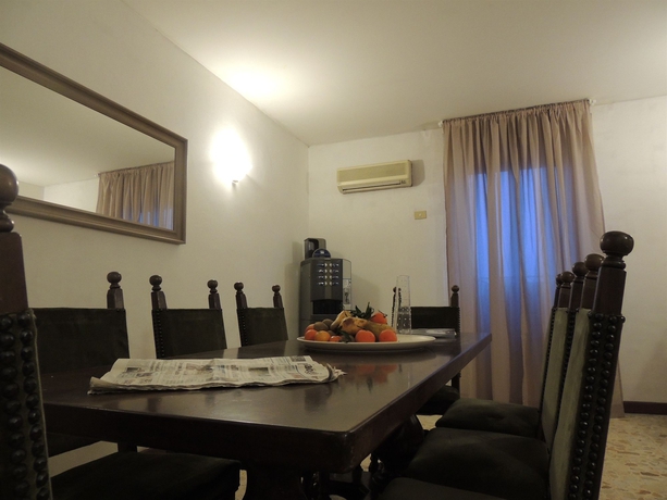 Imagen de los interiores del Hotel The Boutique. Foto 11