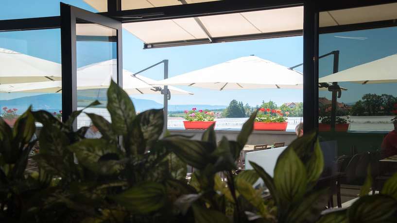 Imagen del bar/restaurante del Hotel The Bowling. Foto 7