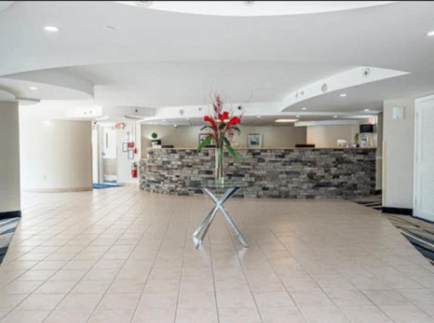 Imagen de los interiores del Hotel The Breakers And Suites. Foto 20