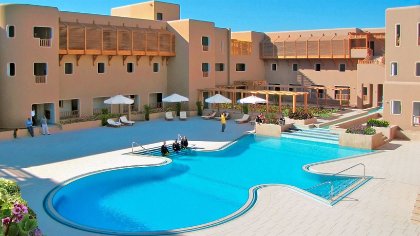 Imagen de la piscina del Hotel The Breakers Diving and Surfing Lodge. Foto 12