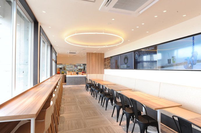 Imagen del bar/restaurante del Hotel The Breakfast Marche Ishigakijima. Foto 4