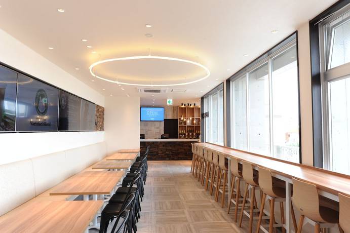 Imagen del bar/restaurante del Hotel The Breakfast Marche Ishigakijima. Foto 6
