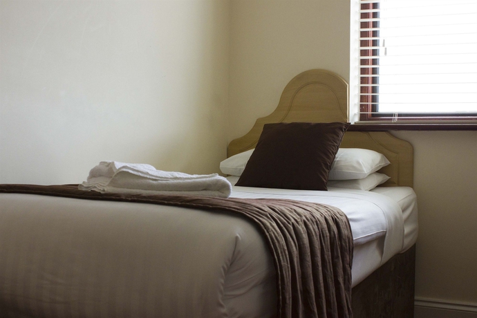 Imagen de la habitación del Hotel The Brent. Foto 7