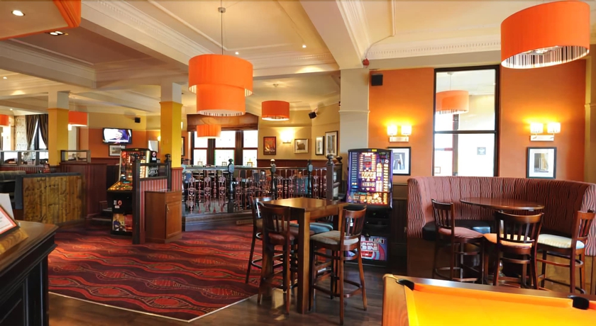 Imagen del bar/restaurante del Hotel The Brentwood By Greene King Inns. Foto 3