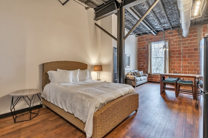 Imagen de la habitación del Hotel The Brewer\'s Lofts Above Grand Strand Brewing. Foto 2