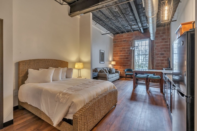 Imagen de la habitación del Hotel The Brewer\'s Lofts Above Grand Strand Brewing. Foto 3