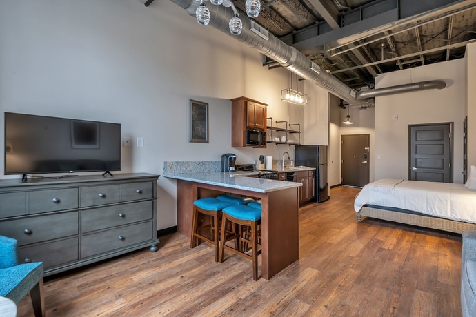 Imagen de la habitación del Hotel The Brewer\'s Lofts Above Grand Strand Brewing. Foto 11