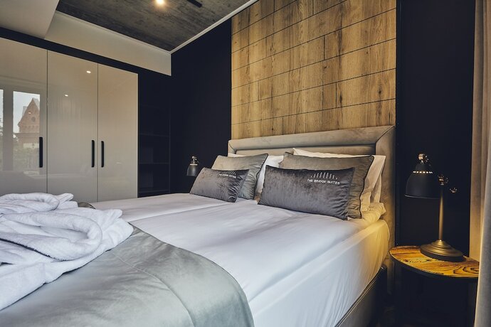 Imagen de la habitación del Hotel The Bridge Suites. Foto 15