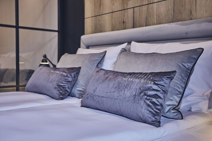Imagen de la habitación del Hotel The Bridge Suites. Foto 18