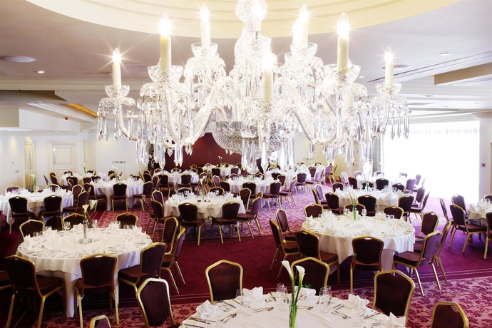 Imagen del bar/restaurante del Hotel The Bristol. Foto 2