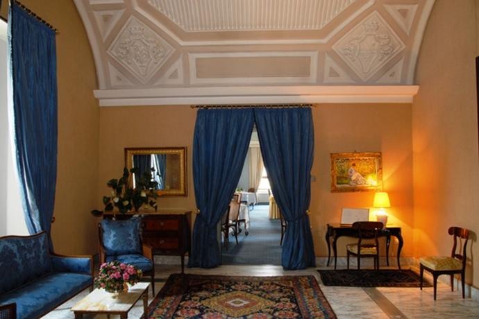 Imagen general del Hotel The Britannique Naples, Curio Collection By Hilton. Foto 1