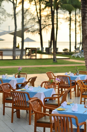 Imagen del bar/restaurante del Hotel The Briza Beach Resort Khaolak - Sha Extra Plus. Foto 4